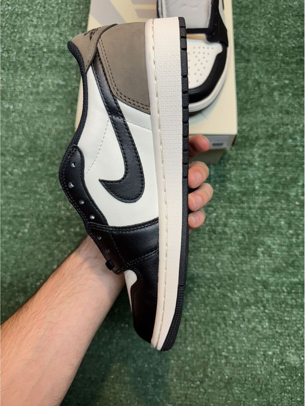 Jordan Retro 1 Mocha Low Size 9 - Picture 3 of 9